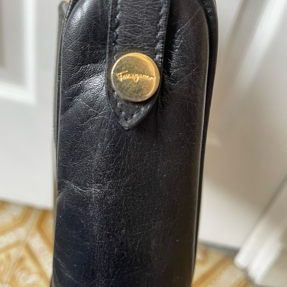 Salvatore Ferragamo Vera Crossbody bag in Black leather - Picture 4 of 10